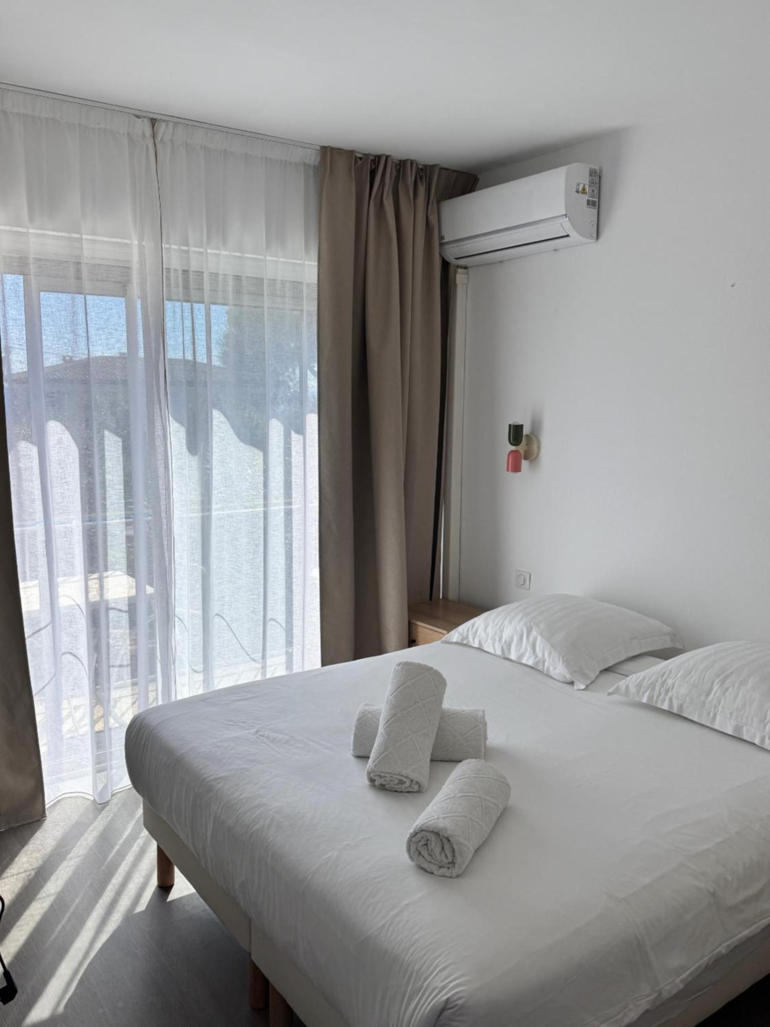 Hotel Le Golfe Bleu 카발레르쉬르메르 외부 사진